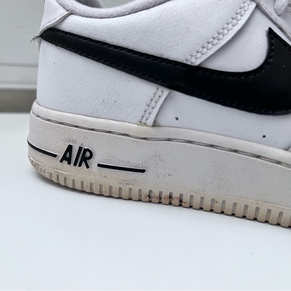 📚Nike - White with Black Swoosh Air Force One Shoes - Picture 2 of 11